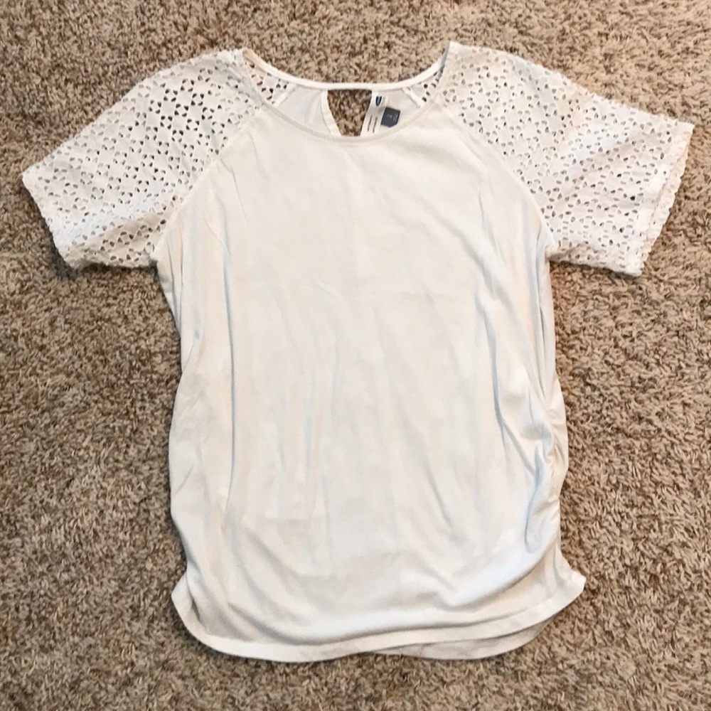 Lace sleeve maternity top